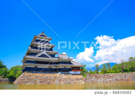 松本市、国宝松本城の風景 88850082