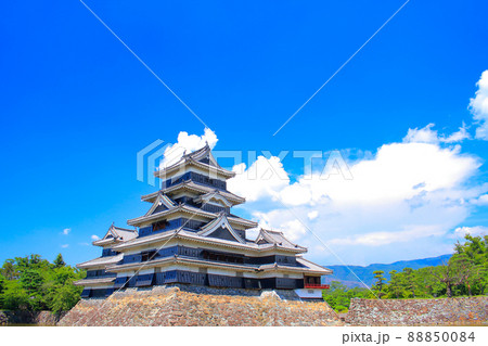 松本市、国宝松本城の風景 88850084