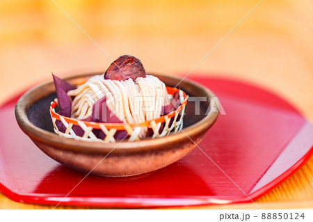 モンブラン　和風　和栗　【 季節 の スイーツ の イメージ 】 88850124