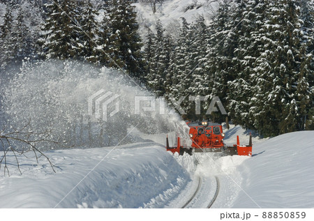 只見線　上条ー入広瀬　JR東日本　DD14-333（長岡）＋DE10-1680（長岡）　特雪 88850859