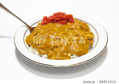 昔懐かしい黄色いカレーライス　(新潟名物 バスセンターのカレー) 88851610