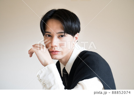 韓国ファッションのかっこいい男性　ファッション　ビューティー 88852074