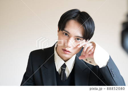 韓国ファッションのかっこいい男性　ファッション　ビューティー　撮影 88852080