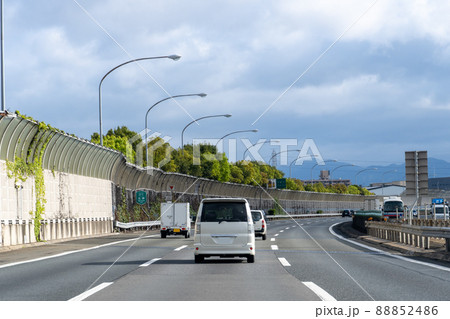 高速道路　走行イメージ　 88852486