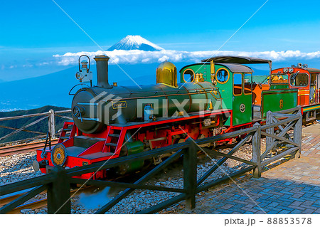 富士山背景のロムニー鉄道（油彩）イメージ 88853578