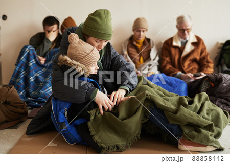 Family in Refugee Shelter 88858442