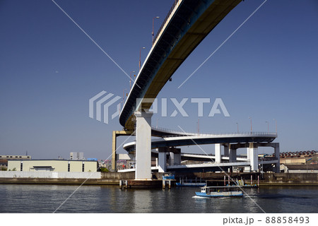 千本松大橋と渡し船-4 88858493