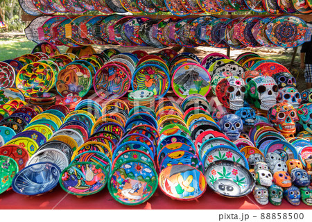 カラフルなメキシコお土産屋さんの写真素材 [88858500] - PIXTA, 画像サイズ:450x320