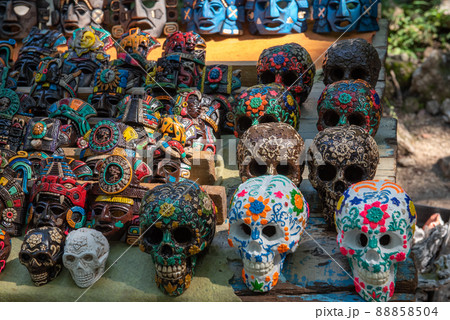 カラフルなメキシコお土産屋さんの写真素材 [88858504] - PIXTA, 画像サイズ:450x320