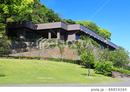 【鹿児島県】快晴下の仙巌園（松風軒）石垣と薩摩焼の窯業 88859384
