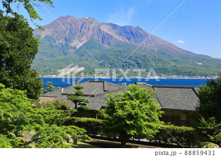 【鹿児島県】快晴下の仙巌園から見た桜島 【鹿児島県】快晴下の仙巌園から見た桜島 88859431