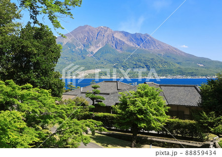 【鹿児島県】快晴下の仙巌園から見た桜島 【鹿児島県】快晴下の仙巌園から見た桜島 88859434