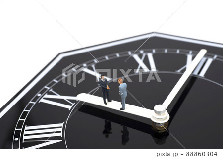 ビジネスマンと時計 88860304