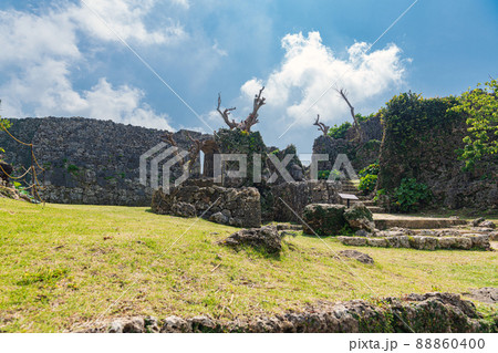 沖縄 中城城 拝所跡 88860400