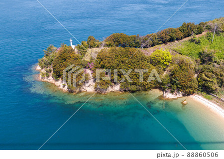 日本の愛媛県今治市の小島と馬島の美しい風景 日本の愛媛県今治市の小島と馬島の美しい風景 88860506