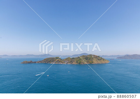 日本の愛媛県今治市の小島と馬島の美しい風景 88860507