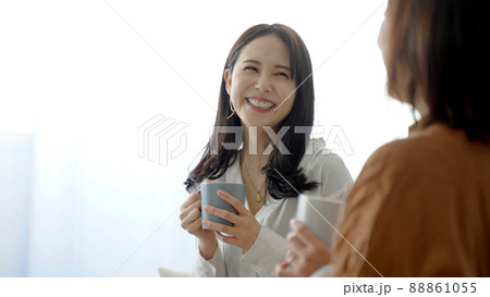 女子会 ガールズトーク 女子会 ガールズトーク 88861055