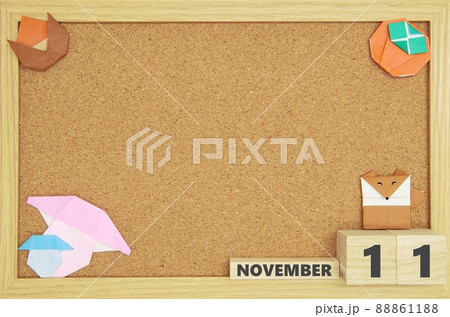折り紙飾り月別11月コルクボード 88861188