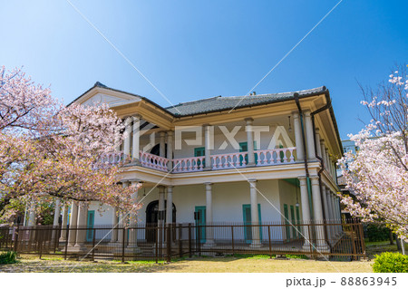 大阪市 泉布観と満開の桜 大阪市 泉布観と満開の桜 88863945