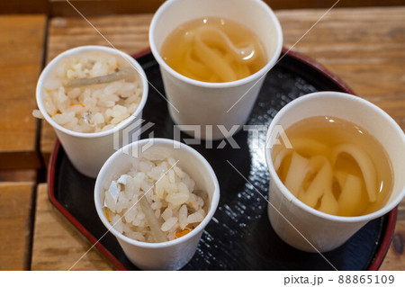 とても美味しい日本の香川県の讃岐うどん とても美味しい日本の香川県の讃岐うどん 88865109