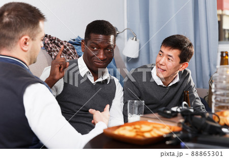 Males friendly meeting over beer 88865301