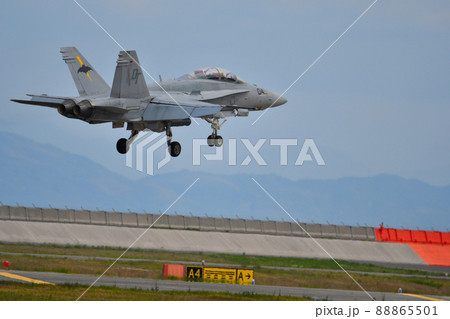 F/A-18D戦闘攻撃機　着陸進入 88865501
