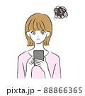 スマホを持つ女性 88866365