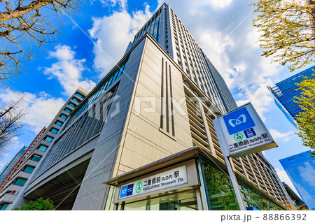 東京　千代田区丸の内の都市風景　三菱商事ビルディング 88866392