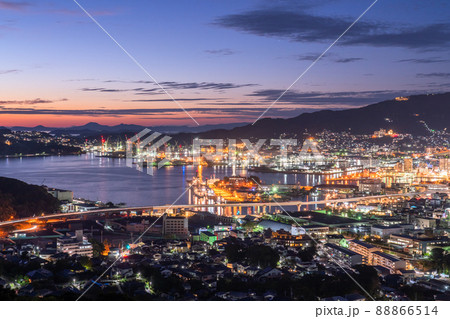 《長崎県》佐世保中心街の夜景・天神山公園の眺め 88866514