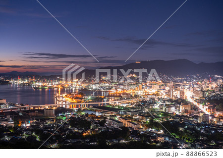《長崎県》佐世保中心街の夜景・天神山公園の眺め 88866523