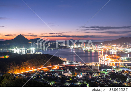 《長崎県》佐世保中心街の夜景・天神山公園の眺め 《長崎県》佐世保中心街の夜景・天神山公園の眺め 88866527