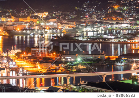 《長崎県》佐世保中心街の夜景・天神山公園の眺め 《長崎県》佐世保中心街の夜景・天神山公園の眺め 88866532