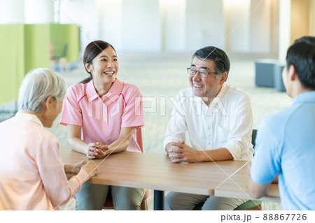 介護士 介護施設 グループホーム　撮影協力 : LINK FOREST 88867726
