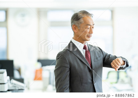 ビジネスマン　シニアの男性 88867862