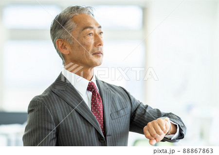 ビジネスマン　シニアの男性 88867863