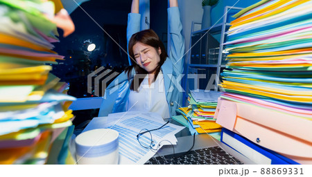 businesswoman overtime work 88869331