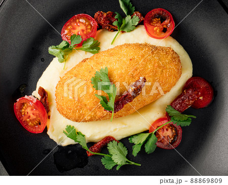 Chicken kiev cutlet with mashed potato 88869809