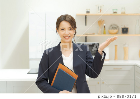 不動産業 物件紹介 20代女性 不動産業 物件紹介 20代女性 88870171