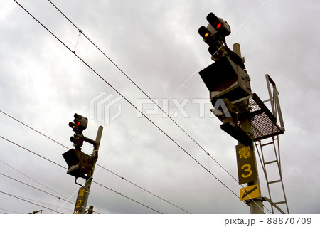 八代駅留置線に立つ入換信号機 八代駅留置線に立つ入換信号機 88870709