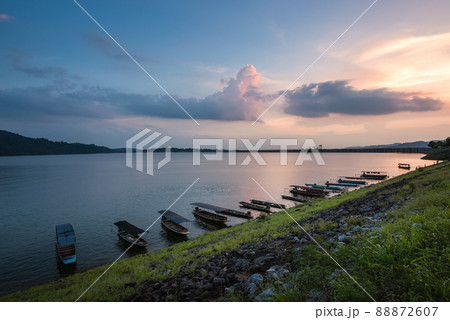 Passenger boats for tourism are parked in the river 88872607