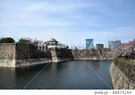 大阪城南外堀の桜と大阪ビジネスパーク 大阪城南外堀の桜と大阪ビジネスパーク 88874264