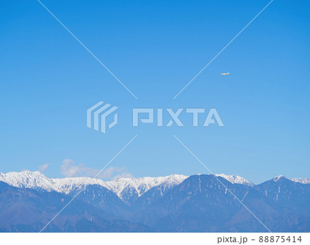 4月(春) 北アルプスの大天井岳・有明山と飛行機 4月(春) 北アルプスの大天井岳・有明山と飛行機 88875414