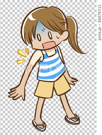 Tシャツ焼けしてしまった若い女性（全身） 88876312