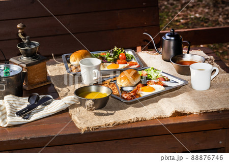 アウトドア料理 Outdoor lunch at the cottage アウトドア料理 Outdoor lunch at the cottage 88876746