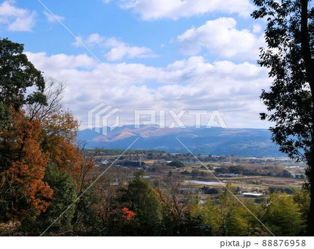 熊本市東区　戸島山から見える阿蘇の外輪山 88876958