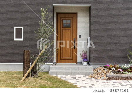 新築住宅　玄関アプローチ 88877161