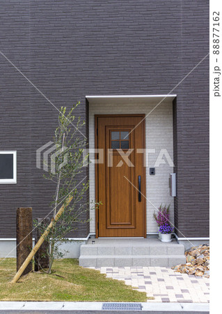 新築住宅　玄関アプローチ 88877162