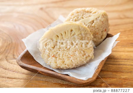 たけのこご飯のおむすび たけのこご飯のおむすび 88877227