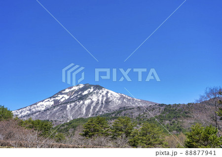 青空と春の磐梯山 福島県猪苗代町 青空と春の磐梯山 福島県猪苗代町 88877941