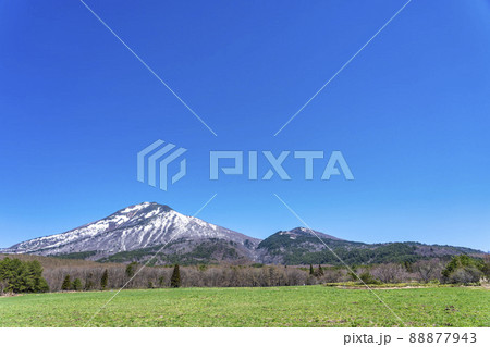青空と春の磐梯山 福島県猪苗代町 青空と春の磐梯山 福島県猪苗代町 88877943